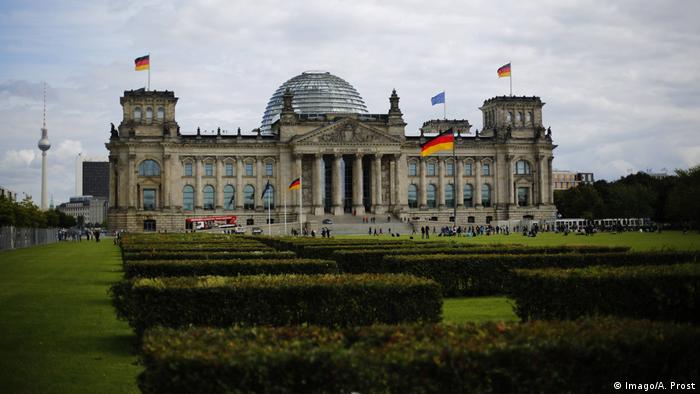 Deutschland Reichstagsgebäude in Berlin (Imago/A. Prost)