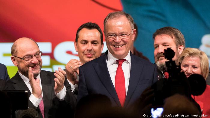 Cuxhaven Martin Schulz unterstützt SPD-Wahlkampf in Niedersachsen (picture-alliance/dpa/M. Assanimoghaddam)