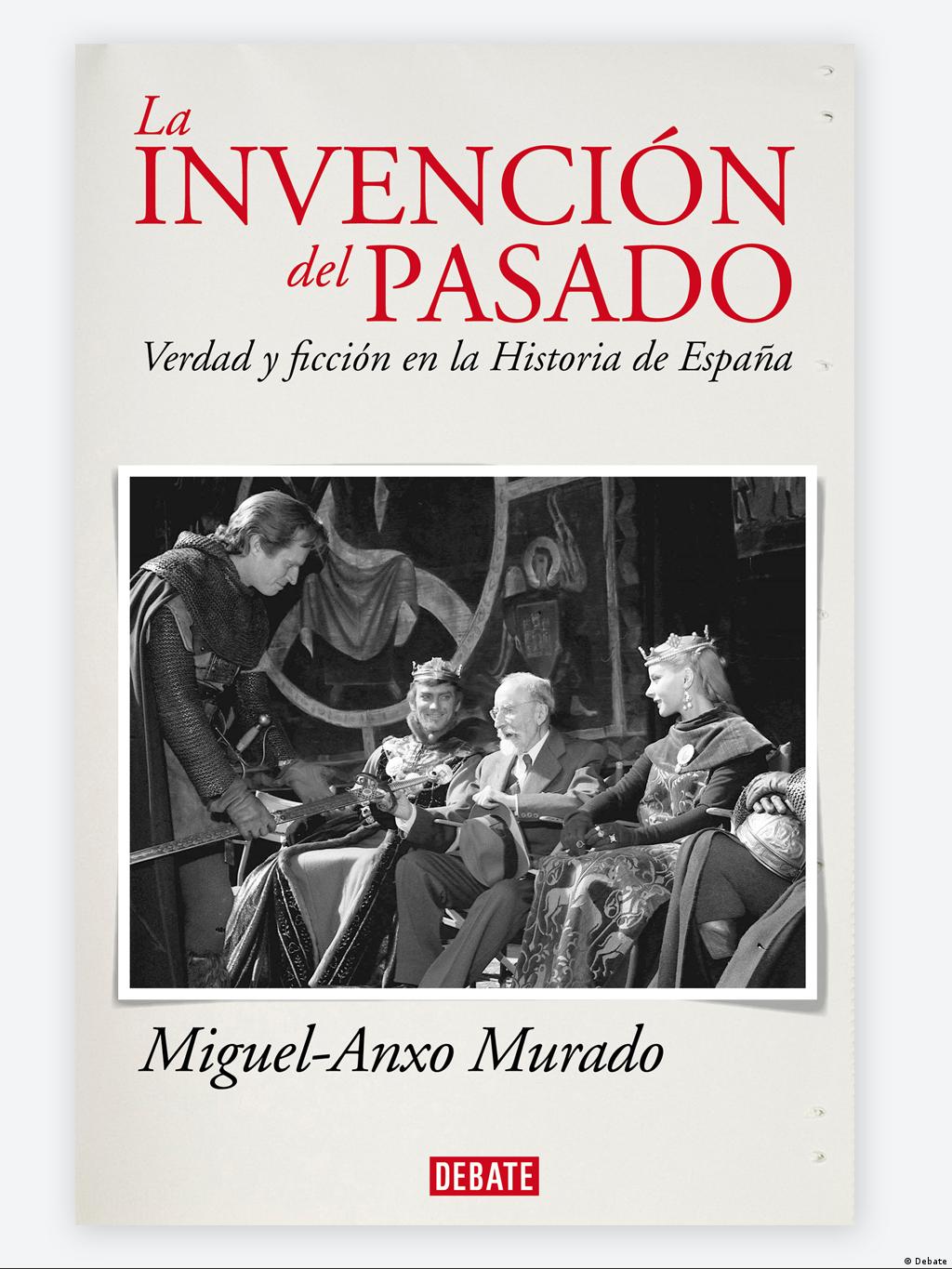 Portada del libro de Anxo-Murado en la que se ve al filólogo e historiador Menéndez Pidal durante el rodaje de la película 'El Cid'