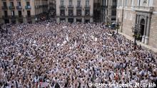 Spanien Barcelona Demonstration in Weiß für Dialog