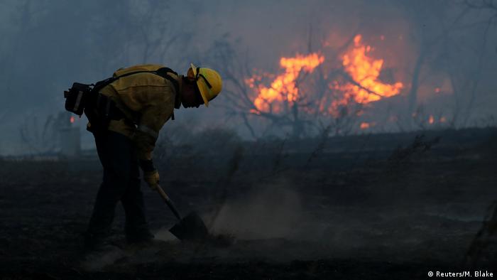 USA Mehr als 20 Tote bei den Bränden in Kalifornien (Reuters/M. Blake)