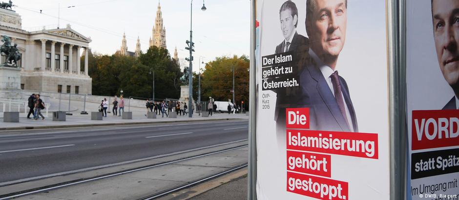 Cartaz eleitoral do partido austríaco FPÖ defende o fim da "islamização"