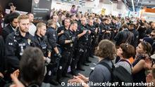 Deutschland - Buchmesse Frankfurt - Protest gegen Rechts