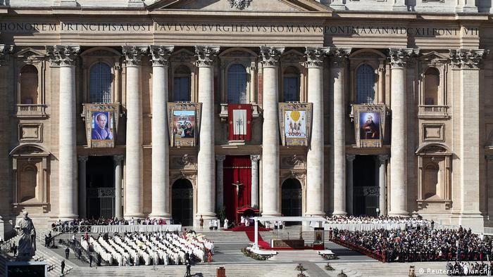 The Vatican serves as a back-drop as Francis leads Sunday mass