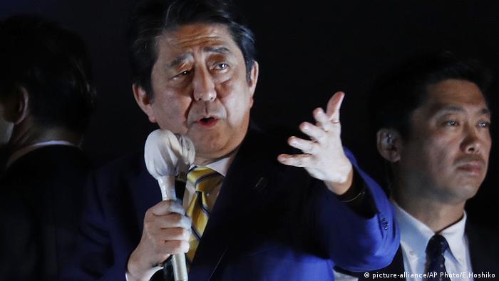 Shinzo Abe (picture-alliance/AP Photo/E.Hoshiko)