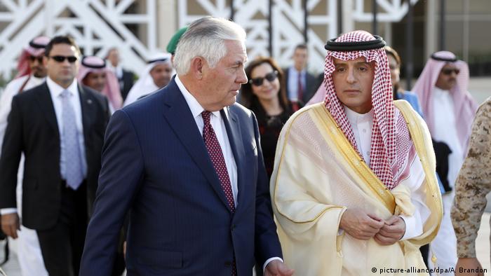 Saudi-Arabien Außenminister Tillerson und Al-Abadi zu Gesprächen in Riad (picture-alliance/dpa/A. Brandon)
