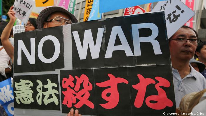 Protesta contra las intenciones del primer ministro Abe de reformar la Constitución