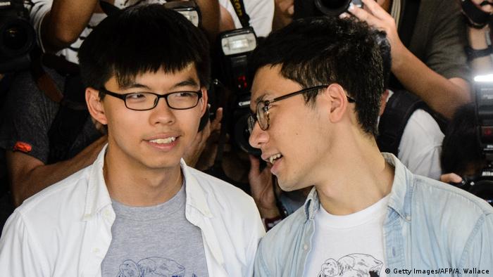 China Studentenführer Joshua Wong und Nathan Law in Hongkong (Getty Images/AFP/A. Wallace)