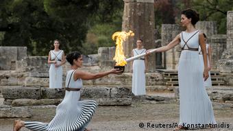 Griechenland Flamme für die Olympischen Winterspiele PyeongChang 2018 (Reuters/A. Konstantinidis)