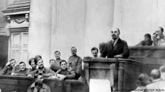 Ленин на 17 април 1917 - ден след пристигането му в Петроград