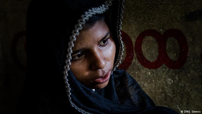 Rohingya girl crying
