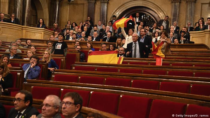 Spanien Barcelona - Sitzung im Katalanischen Regionalparlament- Oppositionsabgeordnete verlassen Parlament