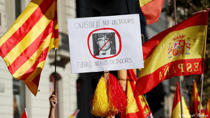 Spanien - Demonstrationen für die Einheit von Spanien und Katalonien in Barcelona (Reuters/Y. Herman)