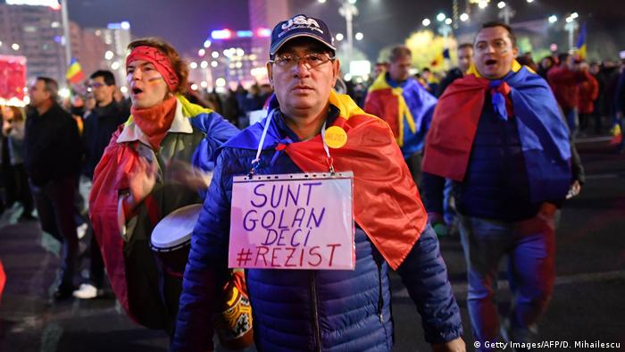 Around 12,000 of Romanians took the streets in Bucharest and in a dozen major cities (Getty Images/AFP/D. Mihailescu)