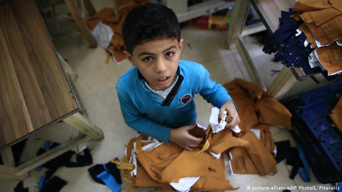 Сирийски деца работят в турската текстилна индустрия