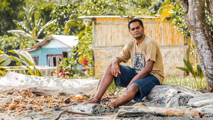 Sepesa Kilimo Waqairatavu, Bewohner von Vunisavisavi, Fidschi (Aaron March)