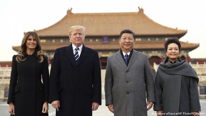 China Trump auf erster Asien-Reise (picture-alliance/AP Photo/A. Harnik)