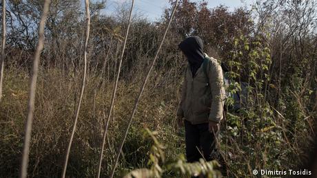 Εκατοντάδες πρόσφυγες εξακολουθούν να ζουν στα σερβοκροατικά σύνορα, σε μια περιοχή που οι ντόπιοι αποκαλούν «ζούγκλα». Οι περισσότεροι έχουν κάνει πολλές προσπάθειες να φύγουν προς τη Δυτική Ευρώπη. Άλλοι μόνοι τους, άλλοι ζητώντας τη βοήθεια κυκλωμάτων διακινητών, άλλοι ως λαθρεπιβάτες σε διερχόμενα οχήματα. 