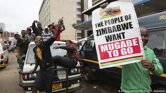 Simbabwe Proteste in Harare (picture-alliance/AP Photo/T. Mukwazhi)