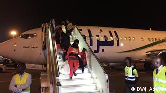 Ivorian migrants returning home from Libya (DW/J. Adayé)
