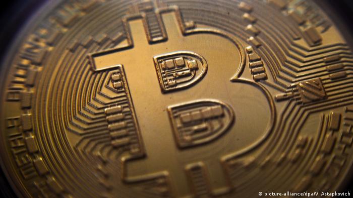 Symbolbild Bitcoin (picture-alliance/dpa/V. Astapkovich)
