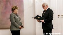 Berlin Angela Merkel & Frank-Walter Steinmeier | Übergabe Entlassungsurkunde