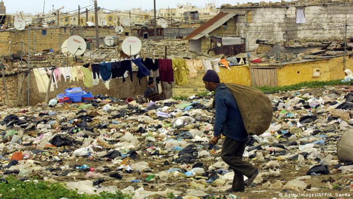 Marokko Armut und Müllsammler (Getty Images/AFP/A. Senna)