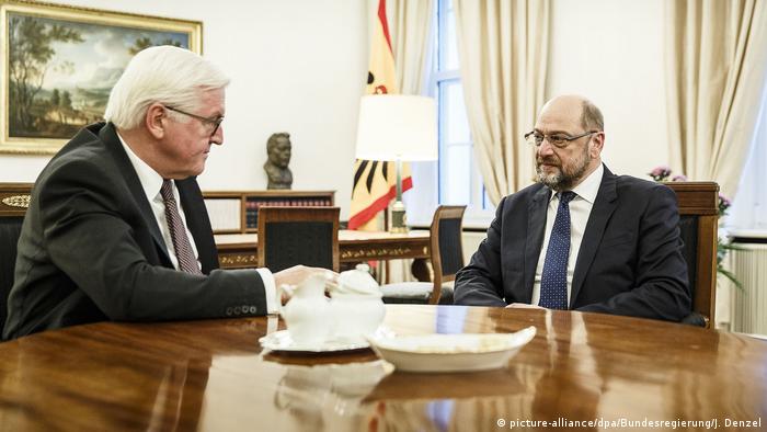 Deutschland Schloss Bellevue Gespräch zu Koalitionsverhandlungen SPD Martin Schulz (picture-alliance/dpa/Bundesregierung/J. Denzel)