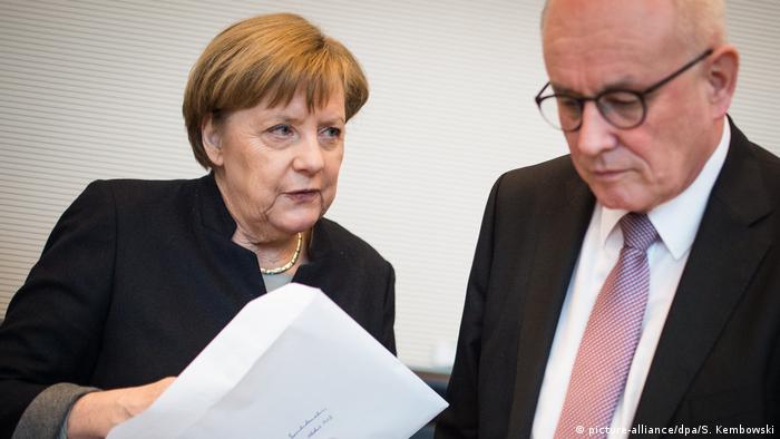 Angela Merkel speaks to Volker Kauder