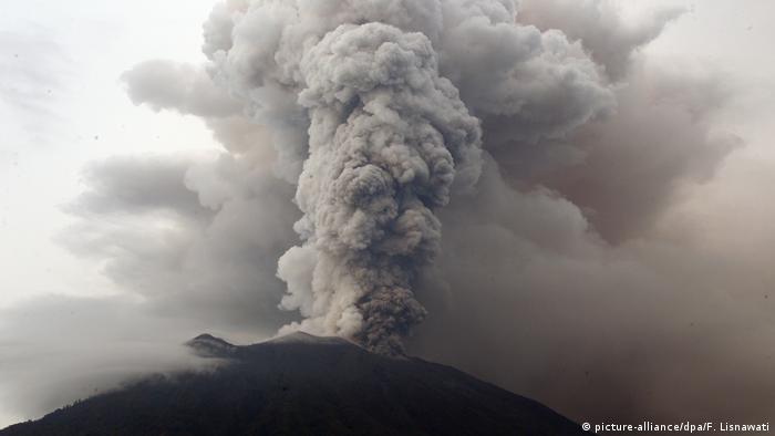 Indonesien Vulkan Agung (picture-alliance/dpa/F. Lisnawati)