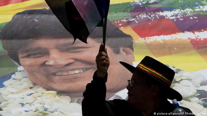 Bolivien Anhänger von Präsident Evo Morales in La Paz (picture-alliance/AP Photo/J. Karita)