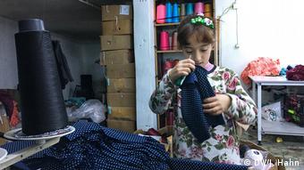 Η 11χρονη Αράς δουλεύει 12 ώρες την ημέρα σε μια βιοτεχνία στην Κωνσταντινούπολη
