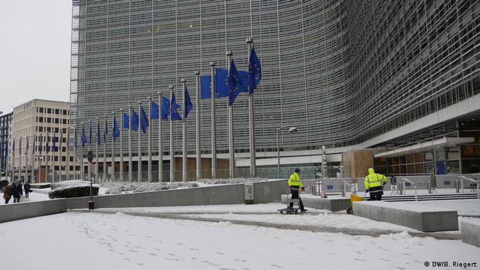 Belgien Brüssel - EU-Kommission: Berlaymont-Gebäude in Brüssel im Schnee (DW/B. Riegert)