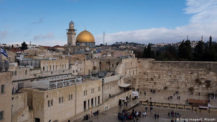 Jerusalem Blilck auf Klagemauer und Felsendom (Getty Images/L. Mizrahi)