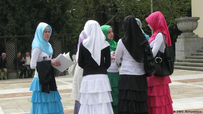 Млади мюсюлманки в Момчилград