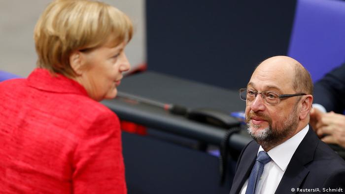 Deutschland Berlin - Angela Merkel und Martin Schulz (Reuters/A. Schmidt)