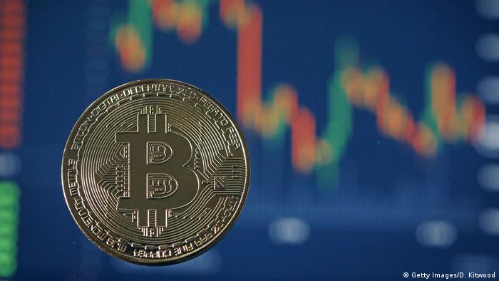 Bitcoin value sliding (Getty Images/D. Kitwood)