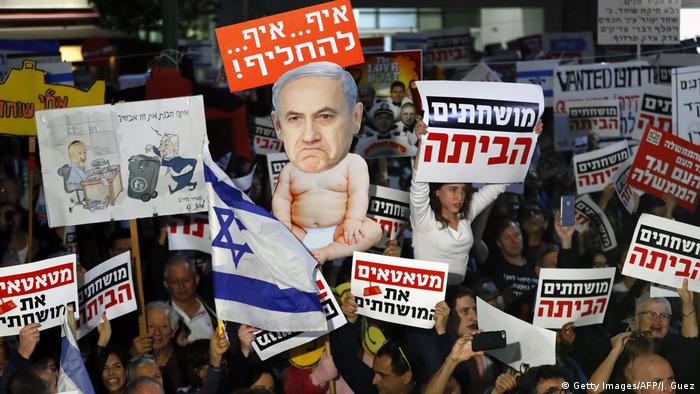 هر هفته تا ده‌ها هزار نفر در اسرائیل خواهان استعفای بنیامین نتانیاهو می‌شوند