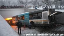 Russland Bus fährt in Moskau in Menschenmenge - Polizei geht von Unfall aus