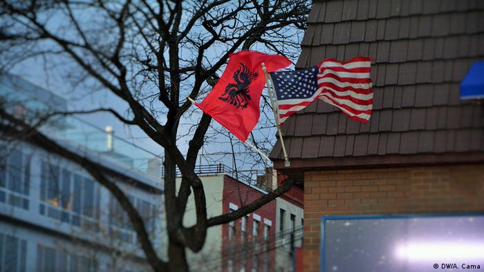 USA New York Albanische Flagge (DW/A. Cama)