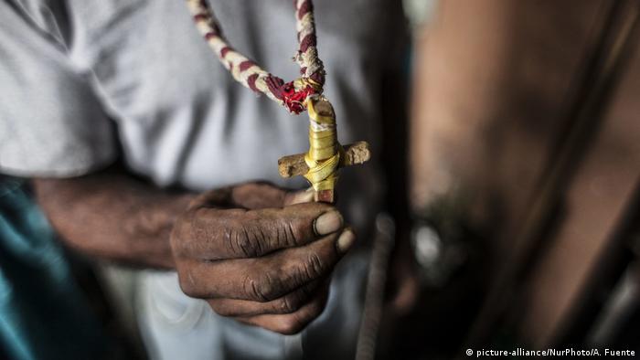 Crucifixo usado por bruxo para curar doentes em Caracas