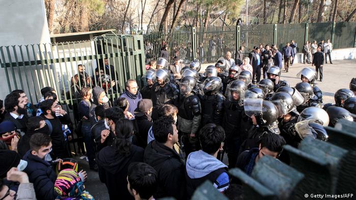 Iran Proteste gegen Regierung in Teheran (Getty Images/AFP)