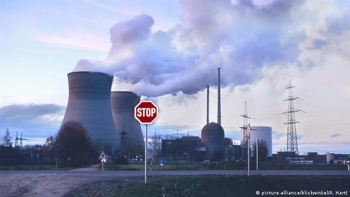 Deutschland | Atomkraftwerk Grundremmingen (picture-alliance/blickwinkel/A. Hartl)