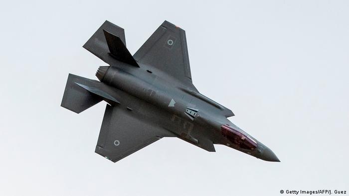 به ادعای یک روزنامه کویتی، دو جنگنده اسرائیلی بدون رهیابی شدن توسط سامانه دفاع هوایی جمهوری اسلامی وارد آسمان ایران شده‌اند