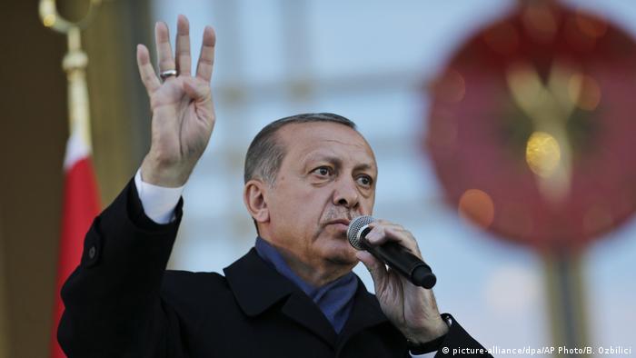 Erdogan acusa EUA de criar “exército terrorista” na Síria