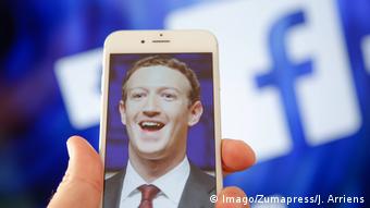 Facebook'un kurucusu Mark Zuckerberg hata yaptıklarını kabul etti.