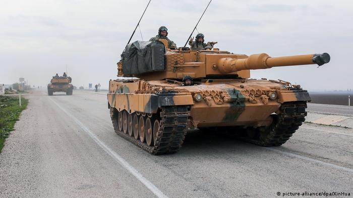 Türkische Offensive in Nordsyrien Leopard 2A4 Panzer (picture-alliance/dpa/XinHua)