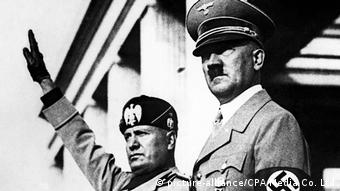 Deutschland München - Adolf Hitler mit Benito Mussolini September 1937 (picture-alliance/CPA Media Co. Ltd)