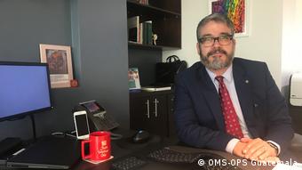 El Representante de la OPS/OMS en Guatemala, Dr. Óscar Barreneche, advierte sobre la importancia de cortar la cadena de transmisión del virus.