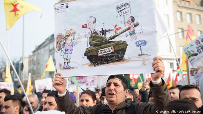 Kurden-Demo gegen türkische Militäroffensive (picture-alliance/dpa/R. Jensen)